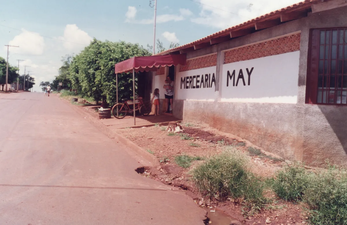 Interior do Supermercado May em 1997