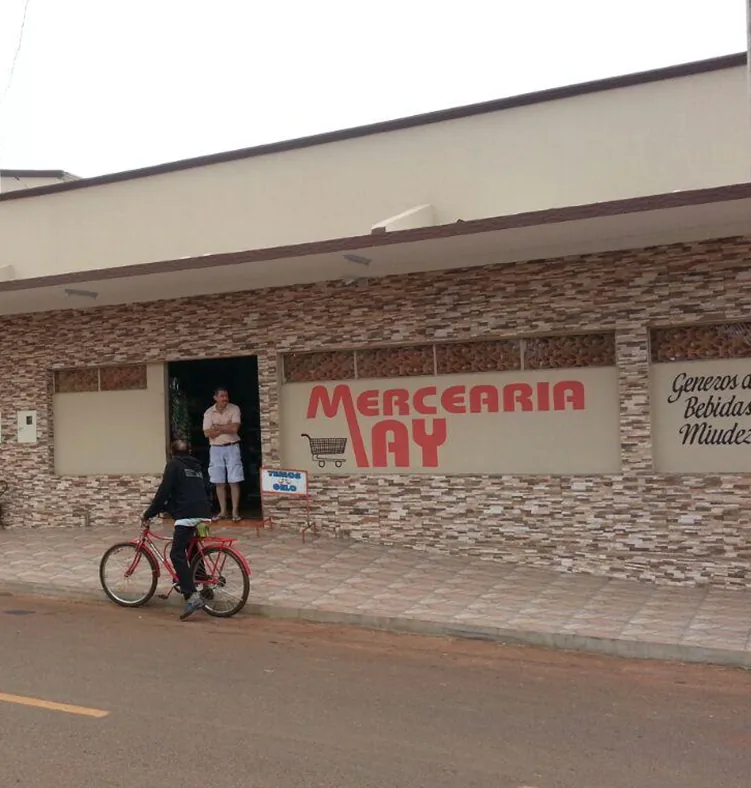 Fachada do Supermercado May em 2018